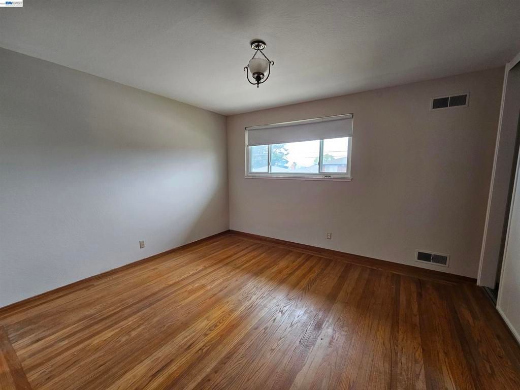 Image 6 of property listing at 18758 Crane Ave, Castro Valley, CA 94546