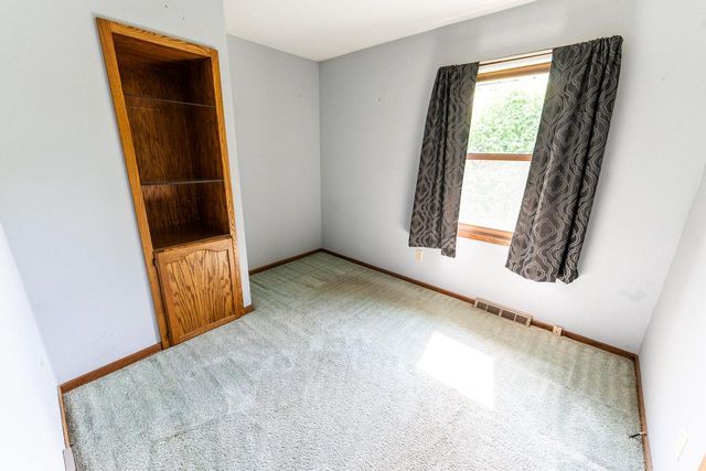 152 W Goldleaf AVENUE, Milwaukee, WI 53207