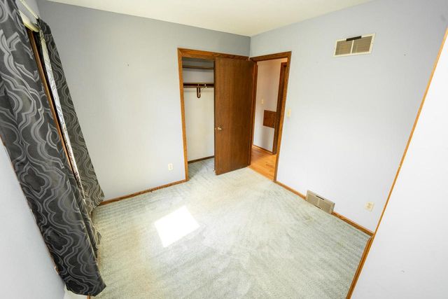 152 W Goldleaf AVENUE, Milwaukee, WI 53207
