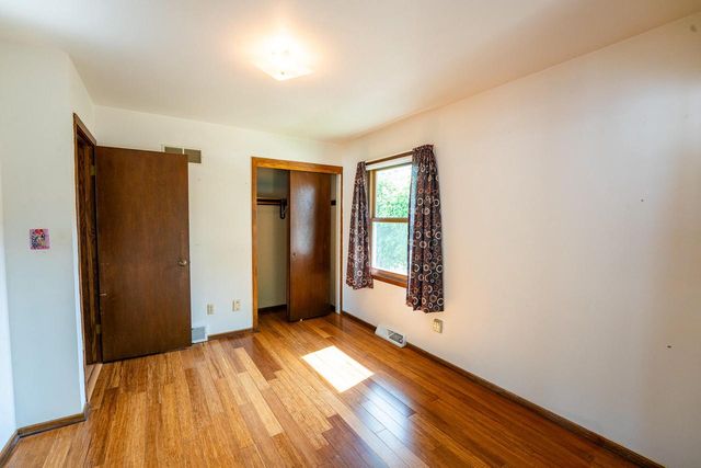 152 W Goldleaf AVENUE, Milwaukee, WI 53207