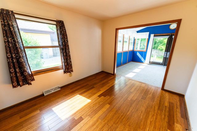 152 W Goldleaf AVENUE, Milwaukee, WI 53207