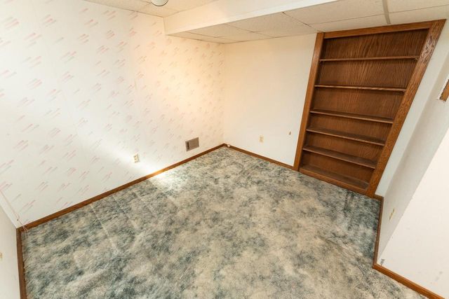 152 W Goldleaf AVENUE, Milwaukee, WI 53207