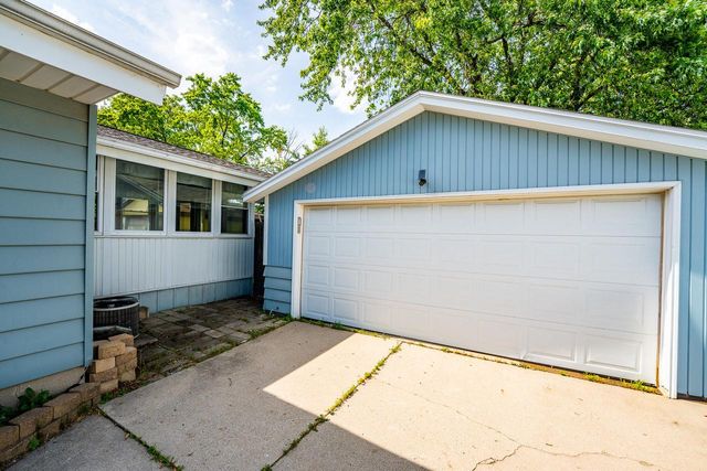 152 W Goldleaf AVENUE, Milwaukee, WI 53207