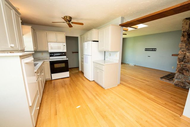152 W Goldleaf AVENUE, Milwaukee, WI 53207