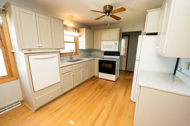 152 W Goldleaf AVENUE, Milwaukee, WI 53207