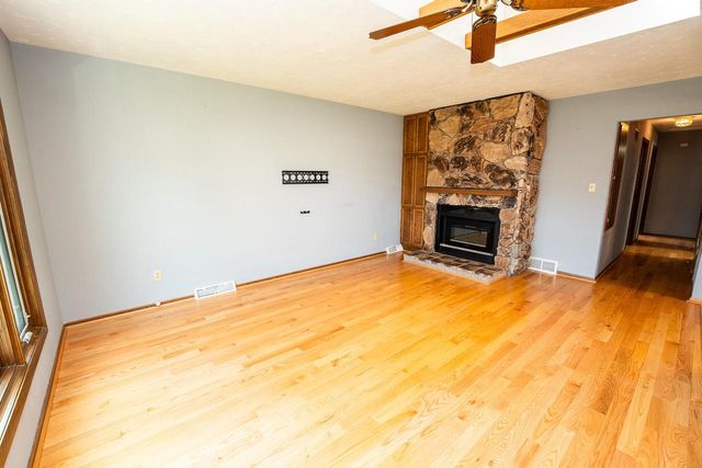 152 W Goldleaf AVENUE, Milwaukee, WI 53207