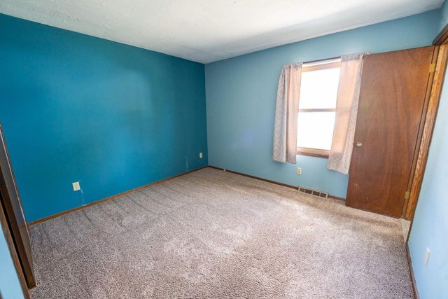 152 W Goldleaf AVENUE, Milwaukee, WI 53207