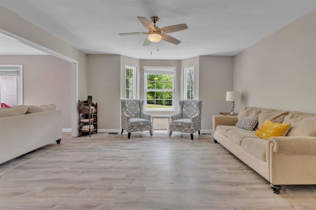 3105 IVY DR, Eads, TN 38028