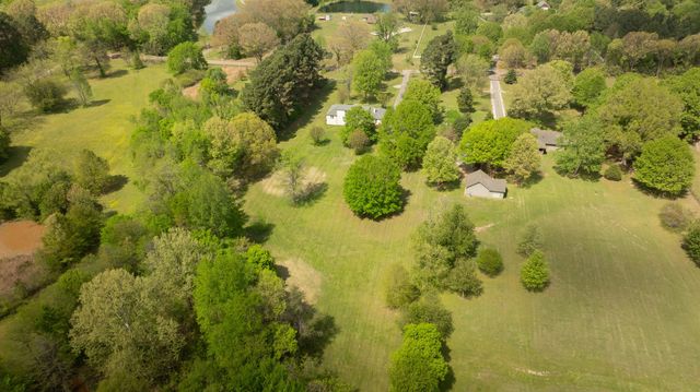 3105 IVY DR, Eads, TN 38028