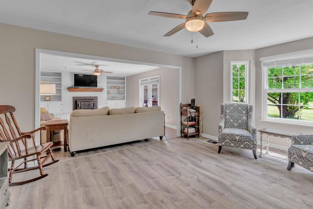 3105 IVY DR, Eads, TN 38028