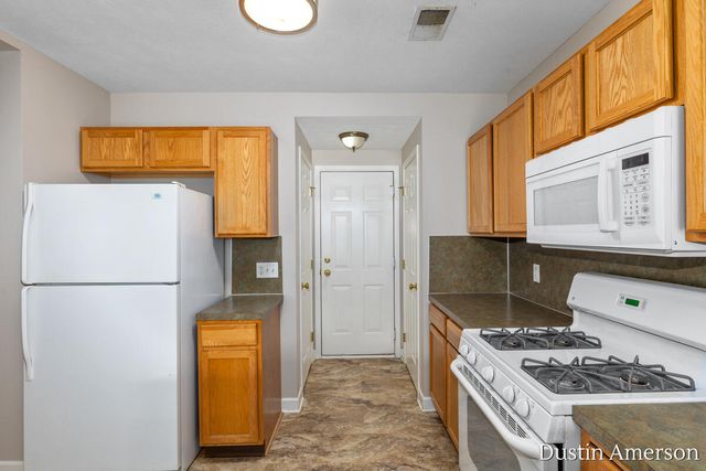 8468 N Center Park Drive 4, Byron Twp, MI 49315