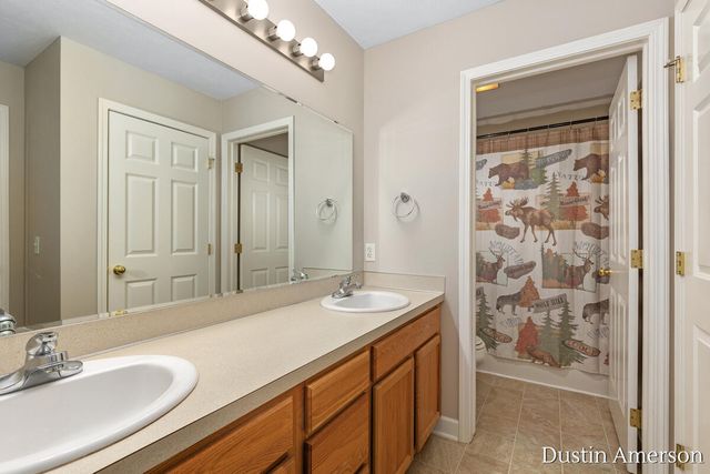 8468 N Center Park Drive 4, Byron Twp, MI 49315