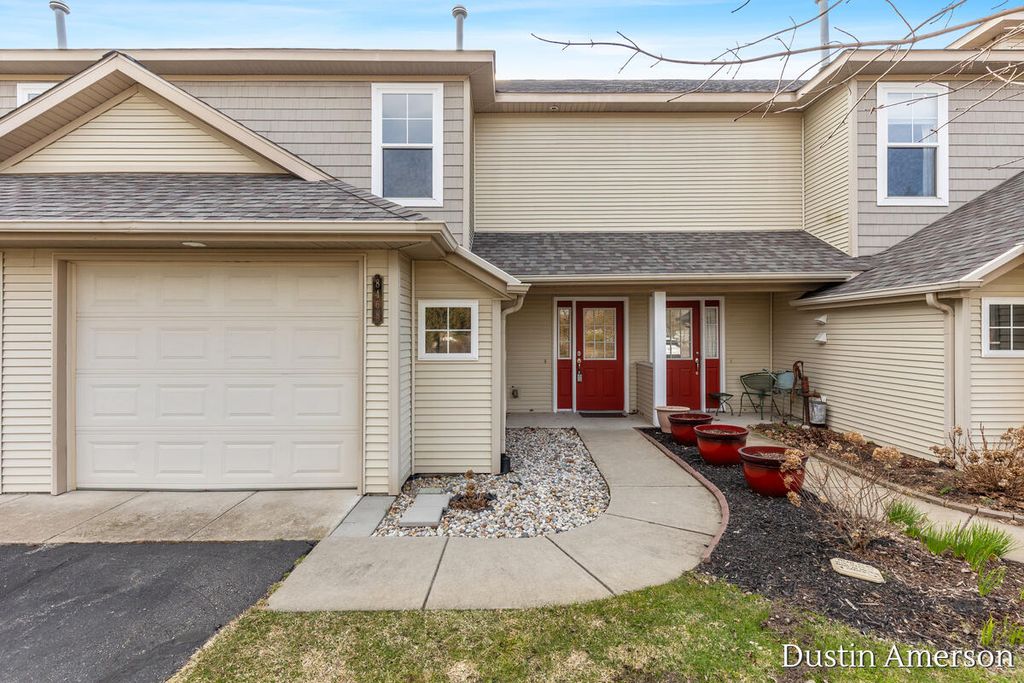 8468 N Center Park Drive 4, Byron Twp, MI 49315