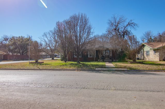 2209 10TH Street, Brownwood, TX 76801