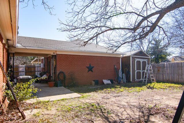 2209 10TH Street, Brownwood, TX 76801