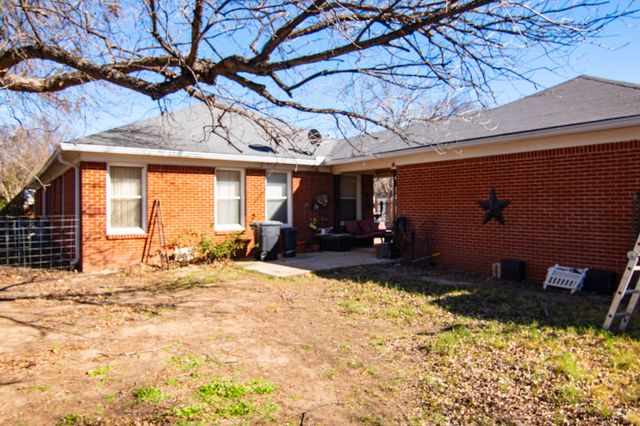 2209 10TH Street, Brownwood, TX 76801