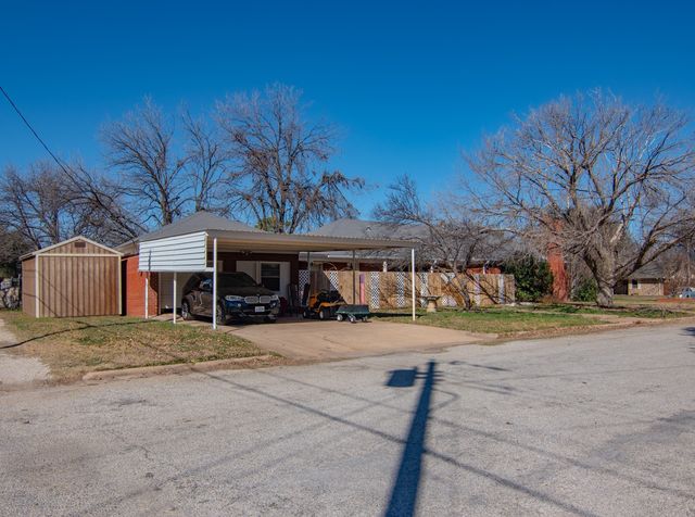 2209 10TH Street, Brownwood, TX 76801