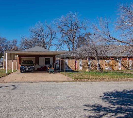 2209 10TH Street, Brownwood, TX 76801