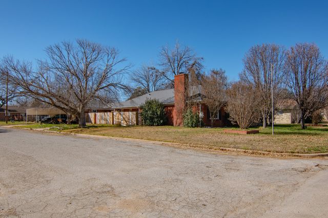 2209 10TH Street, Brownwood, TX 76801