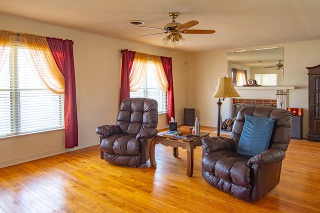 2209 10TH Street, Brownwood, TX 76801