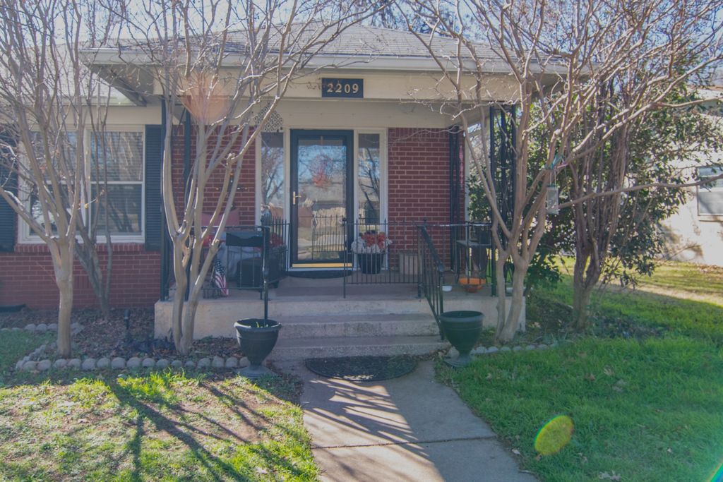 2209 10TH Street, Brownwood, TX 76801