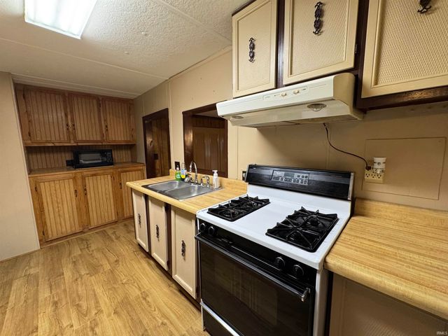 3514 W Mill Creek Drive, Kingman, IN 47932