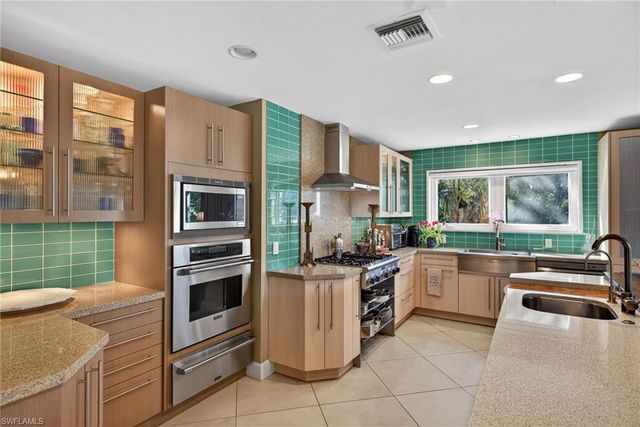 500 Kinzie Island CT, Sanibel, FL 33957