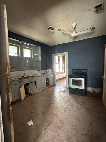 822 E COMMERCE, Mexia, TX 76667