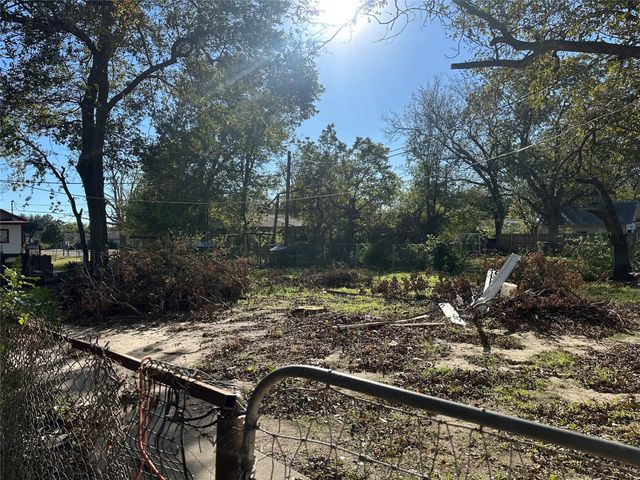 822 E COMMERCE, Mexia, TX 76667