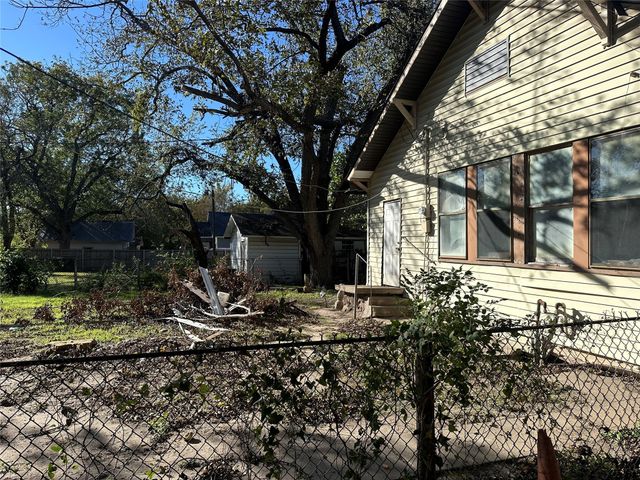 822 E COMMERCE, Mexia, TX 76667