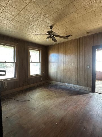 822 E COMMERCE, Mexia, TX 76667