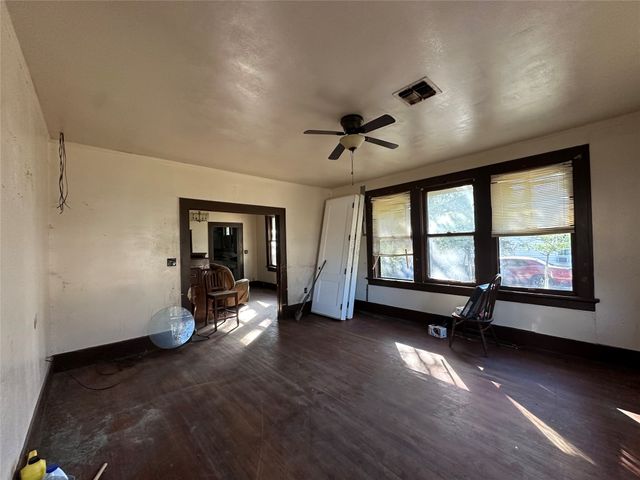 822 E COMMERCE, Mexia, TX 76667