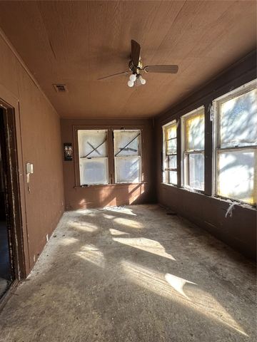 822 E COMMERCE, Mexia, TX 76667