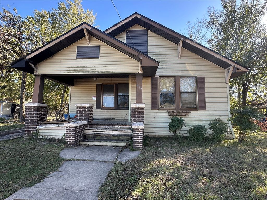 822 E COMMERCE, Mexia, TX 76667