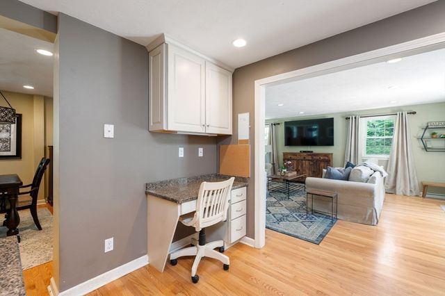 68 Old Post Rd, Walpole, MA 02032