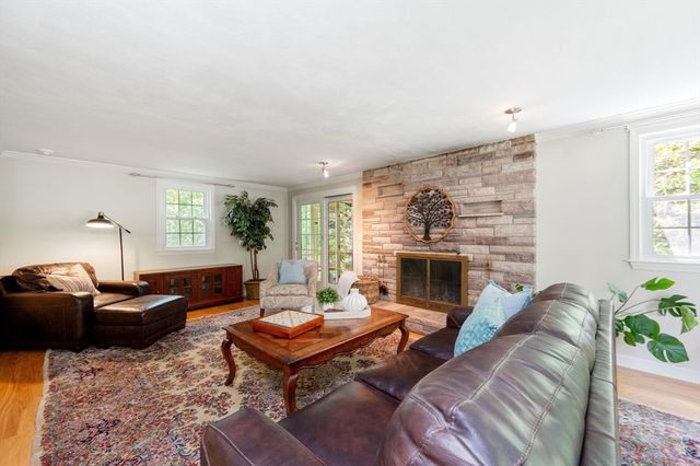 68 Old Post Rd, Walpole, MA 02032