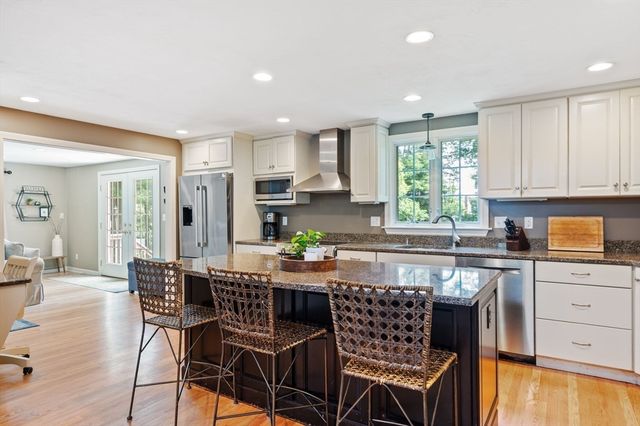 68 Old Post Rd, Walpole, MA 02032