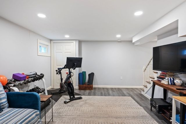 68 Old Post Rd, Walpole, MA 02032