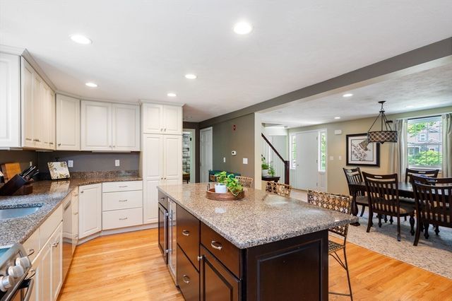 68 Old Post Rd, Walpole, MA 02032