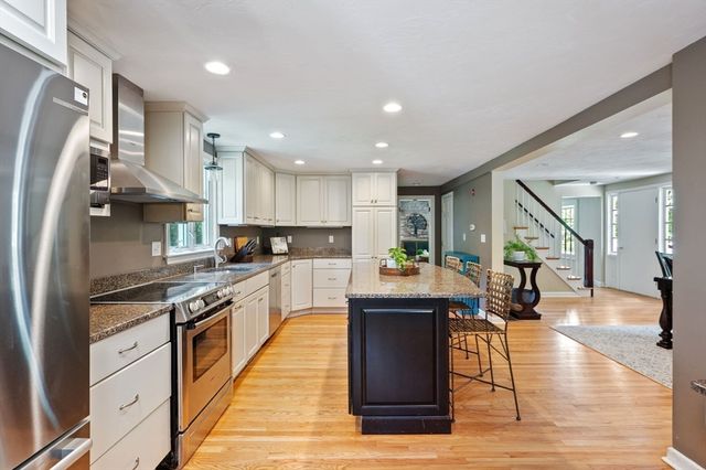 68 Old Post Rd, Walpole, MA 02032