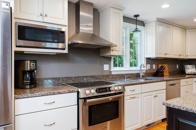 68 Old Post Rd, Walpole, MA 02032