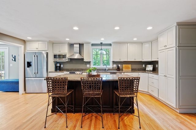 68 Old Post Rd, Walpole, MA 02032