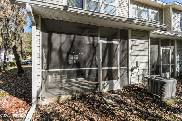 8424 THORNBUSH Court, Jacksonville, FL 32216