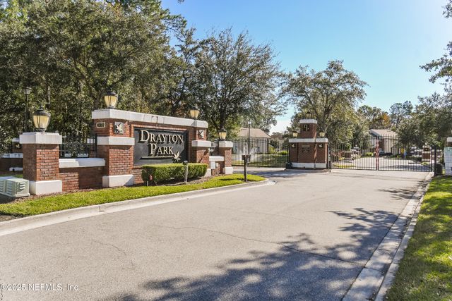 8424 THORNBUSH Court, Jacksonville, FL 32216