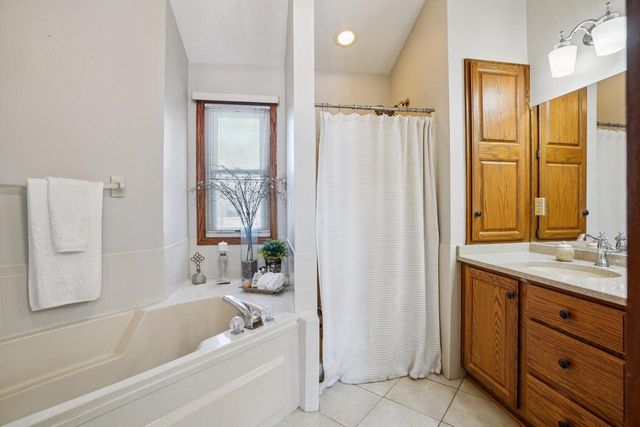 W336N5271 Wedgewood DRIVE, Nashotah, WI 53058