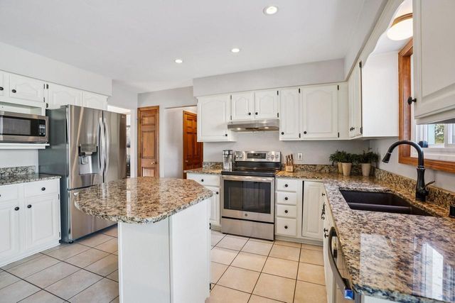 W336N5271 Wedgewood DRIVE, Nashotah, WI 53058