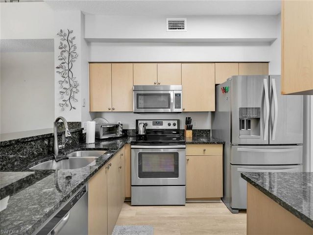 1205 Reserve WAY 302, Naples, FL 34105