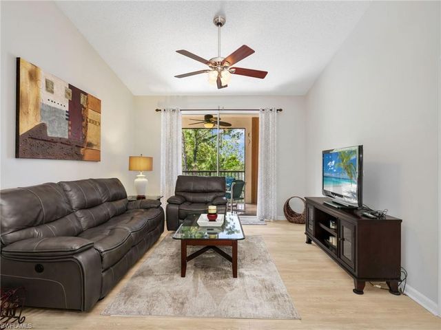 1205 Reserve WAY 302, Naples, FL 34105