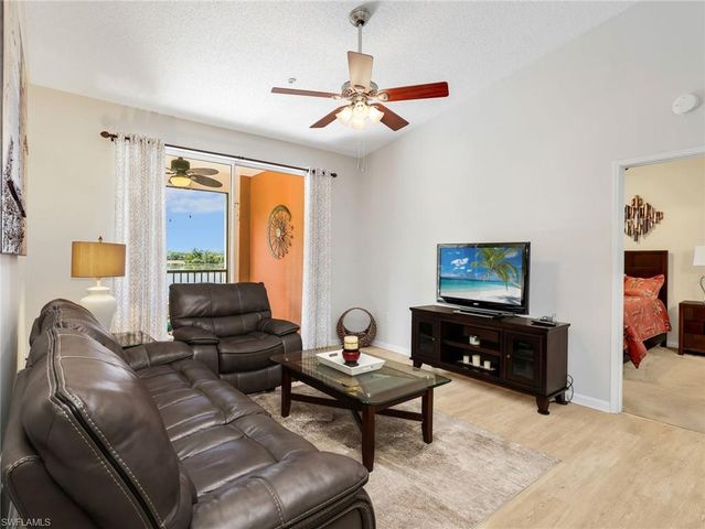 1205 Reserve WAY 302, Naples, FL 34105