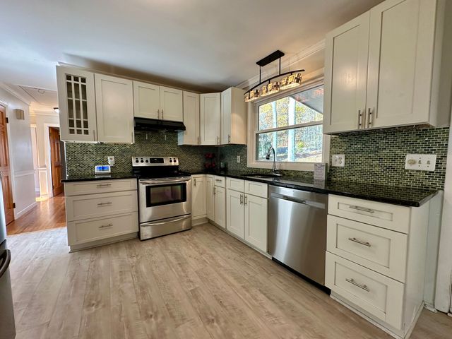 50 North Glenwoods Road, Ledyard, CT 06335